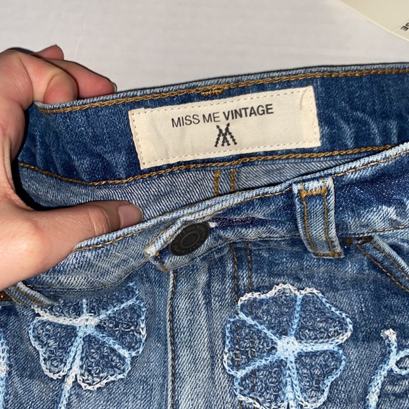 Miss Me Vintage | Embroidered floral Shorts Size 26 - Picture 3 of 8